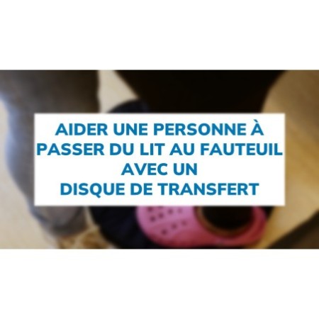 Aider une personne à passer du lit au fauteuil avec un disque de transfert